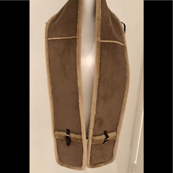 Calvin Klein suede w/ pockets 70” faux fur scarf - Picture 1 of 5